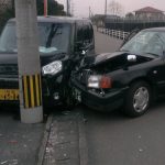 違法駐車している車と事故を起こした場合の過失割合や賠償責任について解説